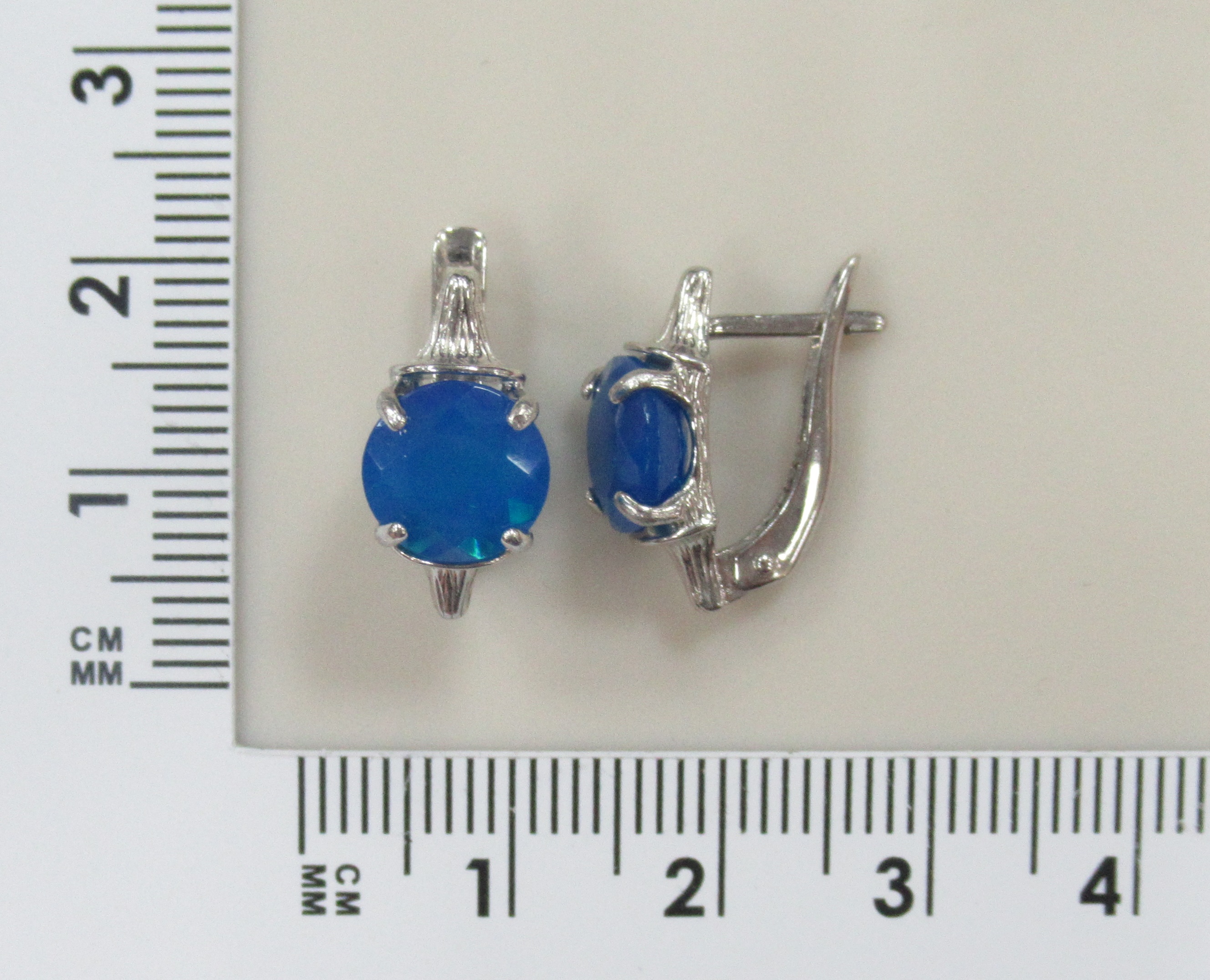 Серебряные серьги с голубыми опалами